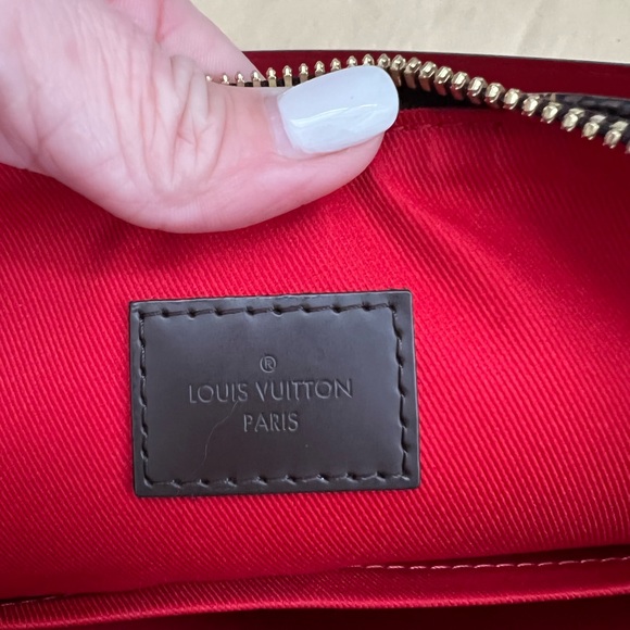 SOLD Authentic Louis Vuitton South Bank Besace - Picture 13 of 14